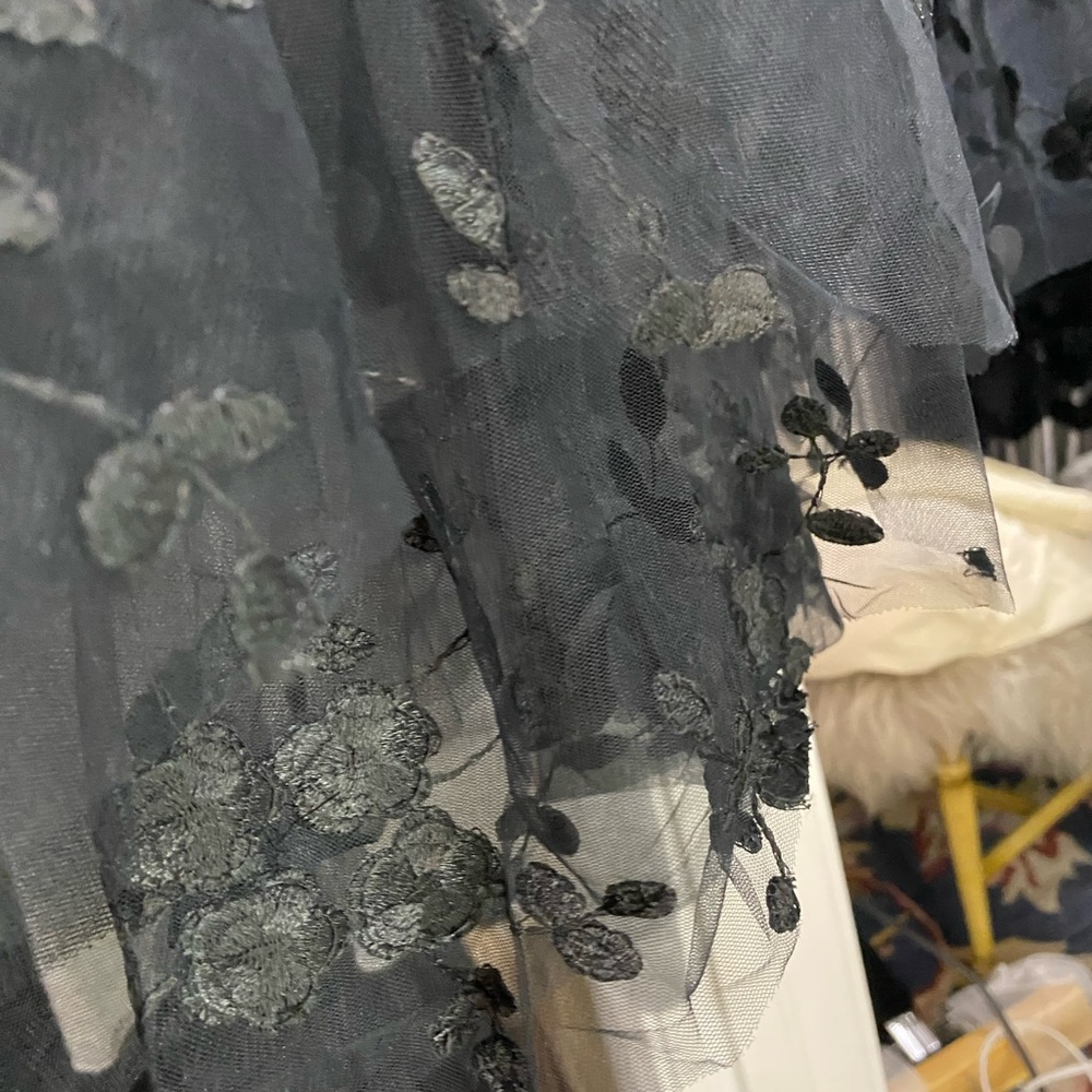NWT 3D skirt Joh. black tulle mesh layered Floral Embroidered midi L lined - Picture 9 of 16